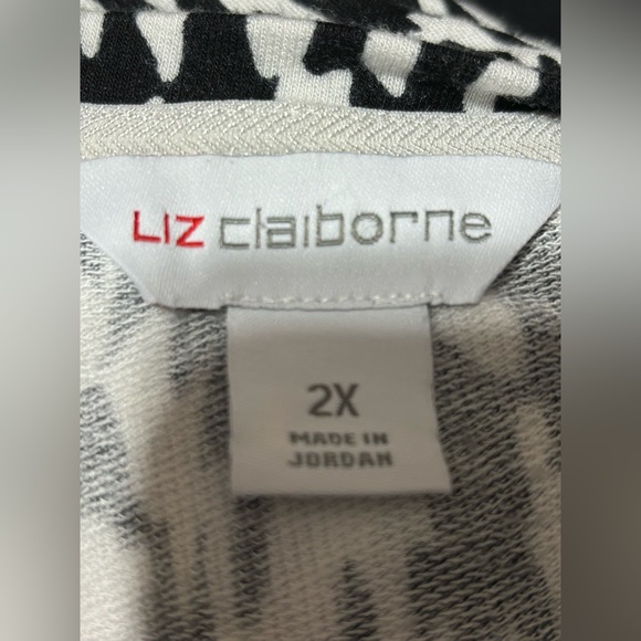 Liz Claiborne e 2X white & black tunic top 31” Length 25” p2p 21” sleeve 24-38 - Picture 7 of 8